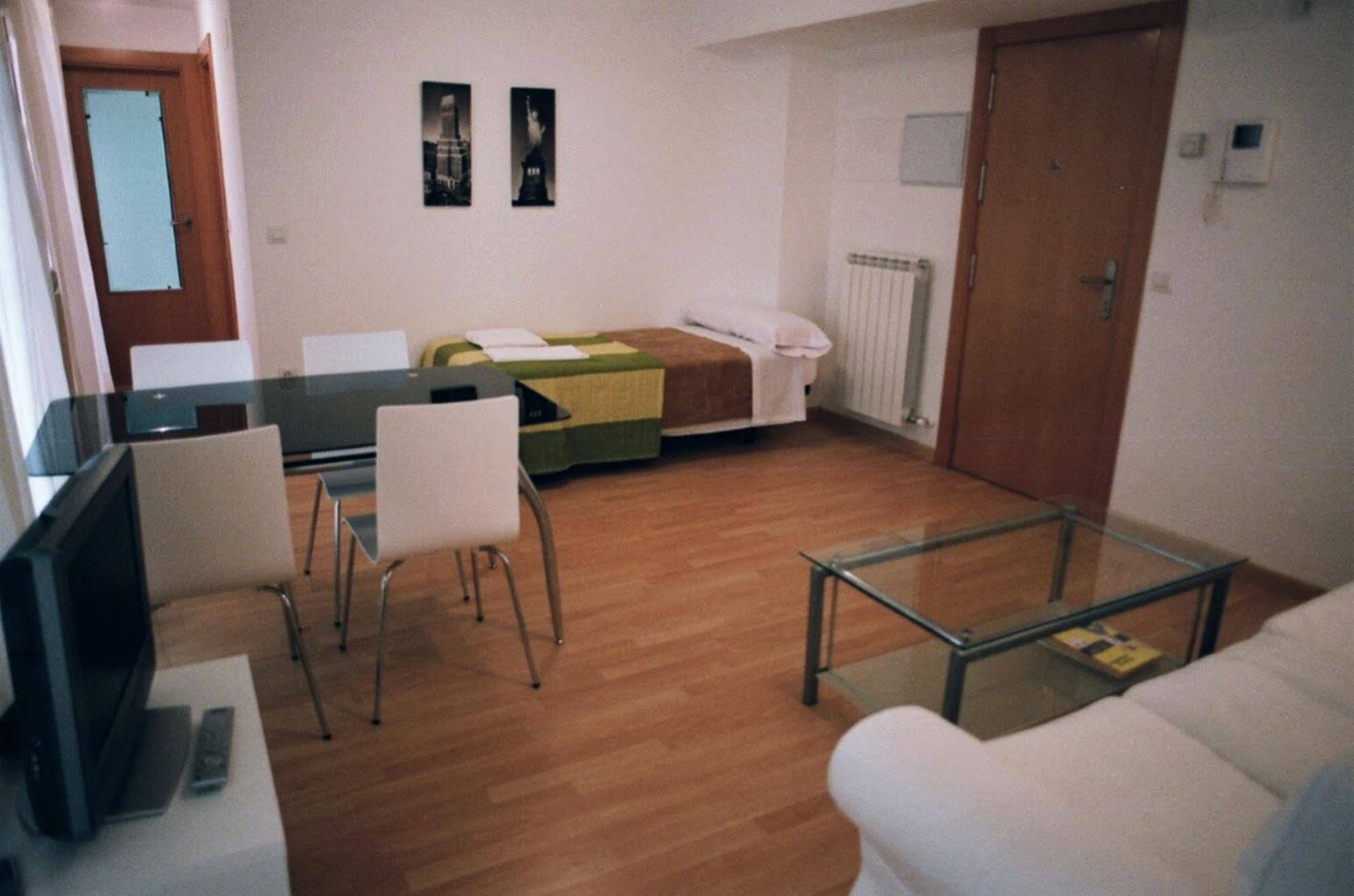 Apartamentos Auhabitat Zaragoza, Edificio De Apartamentos Turisticos エクステリア 写真