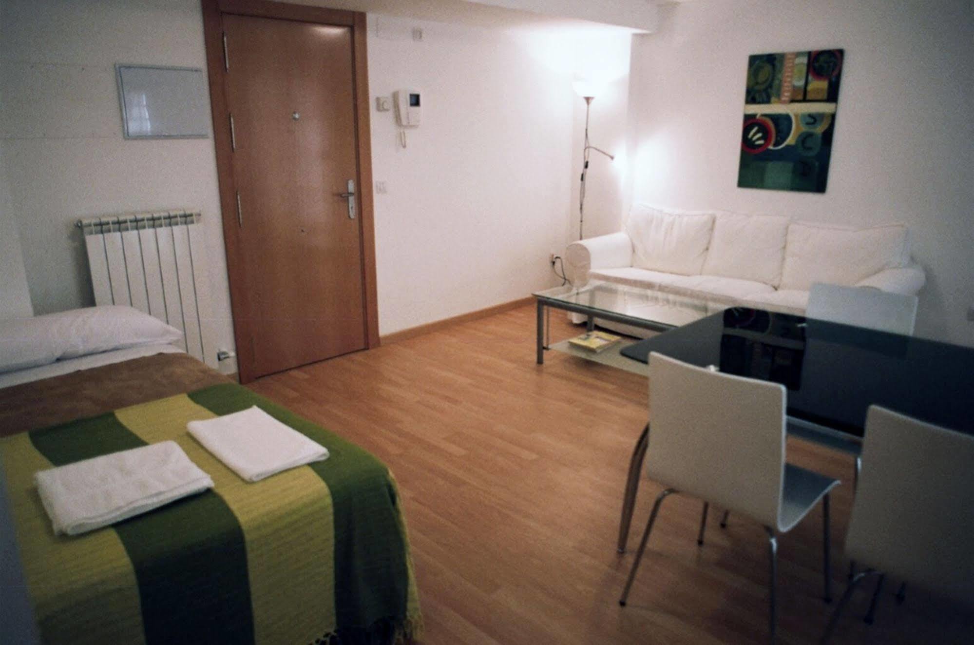 Apartamentos Auhabitat Zaragoza, Edificio De Apartamentos Turisticos エクステリア 写真